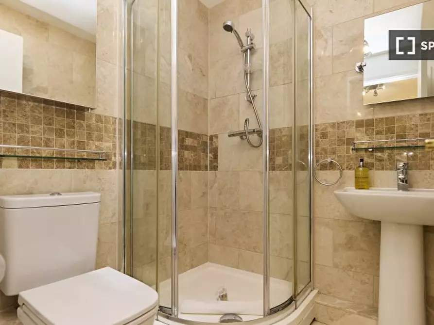 Immagine 13 di Appartamento in affitto  in Brompton Park Cres a Hammersmith