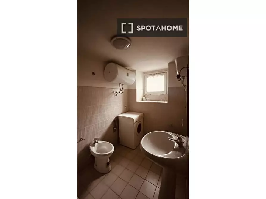 Immagine 2 di Camera condivisa in affitto  in Via della Camilluccia a Roma