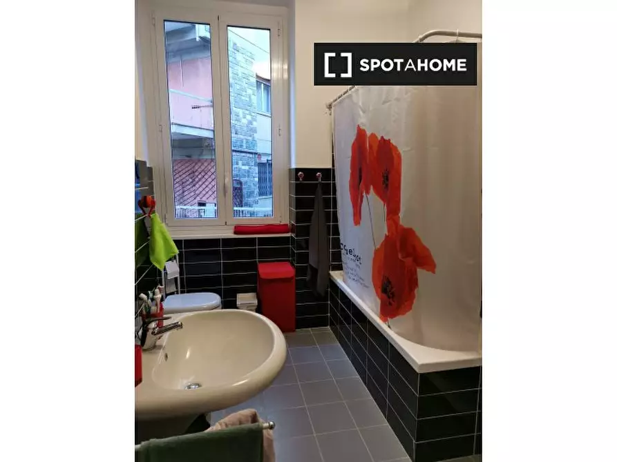 Immagine 19 di Camera condivisa in affitto  in Via Venezia a Genova