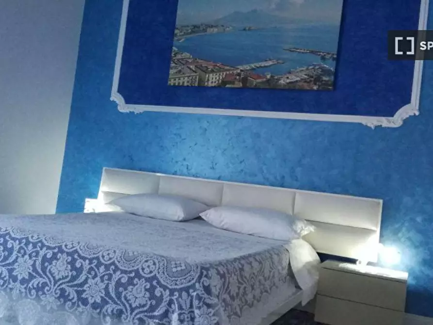 Immagine 1 di Camera condivisa in affitto  in Via Santa Maria delle Grazie a Loreto a Napoli