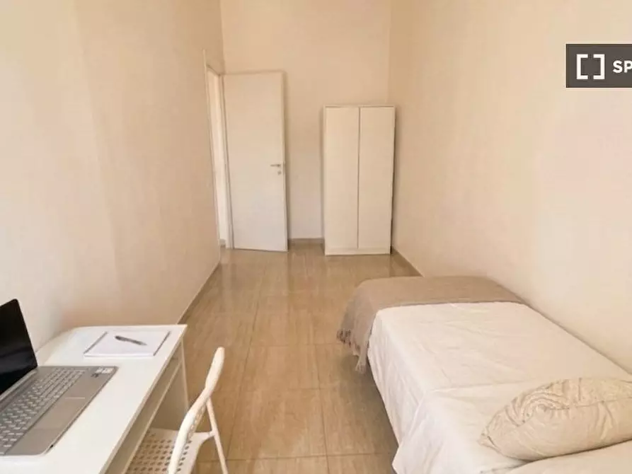 Immagine 2 di Camera condivisa in affitto  in Vico Tinellari a Napoli