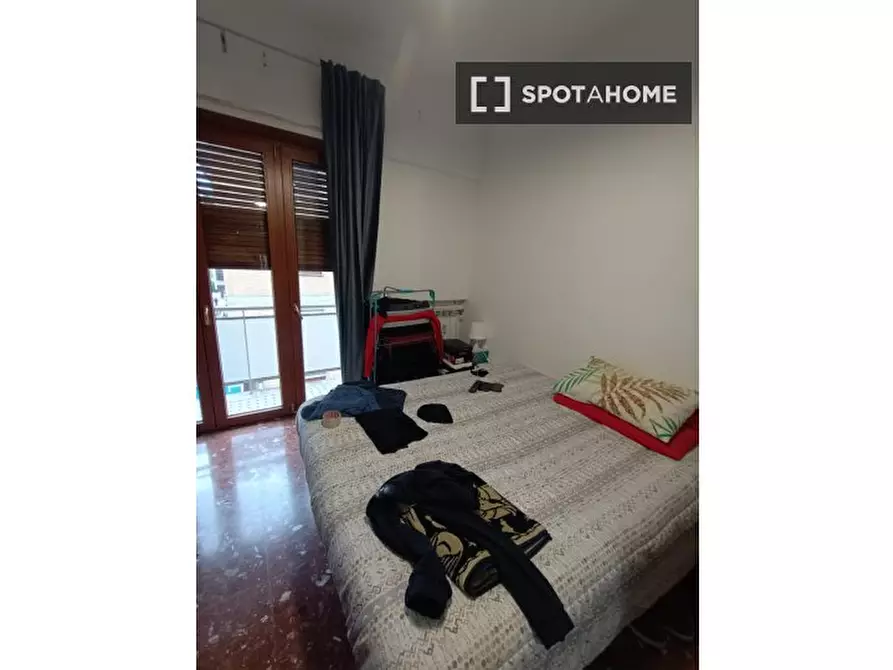 Immagine 2 di Camera condivisa in affitto  in Via Cornelio Magni a Roma