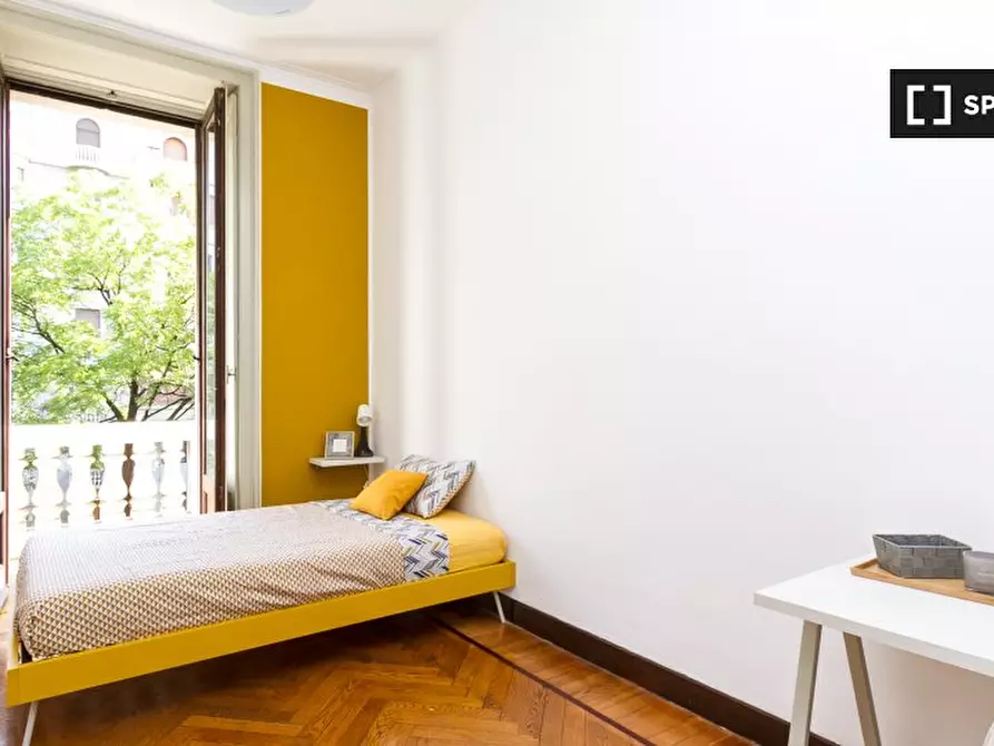 Immagine 3 di Camera condivisa in affitto  in Viale Regina Giovanna a Milano