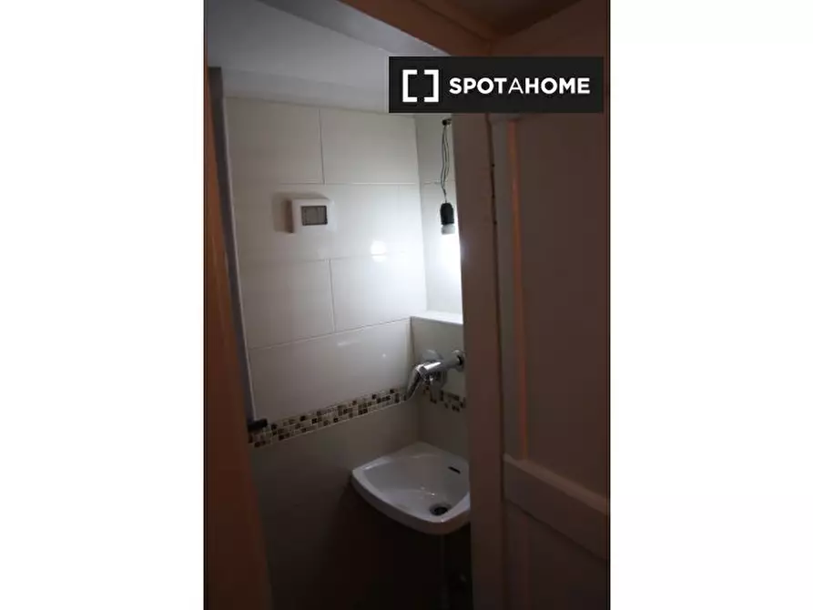 Immagine 17 di Camera condivisa in affitto  in Piazza del Campo a Genova