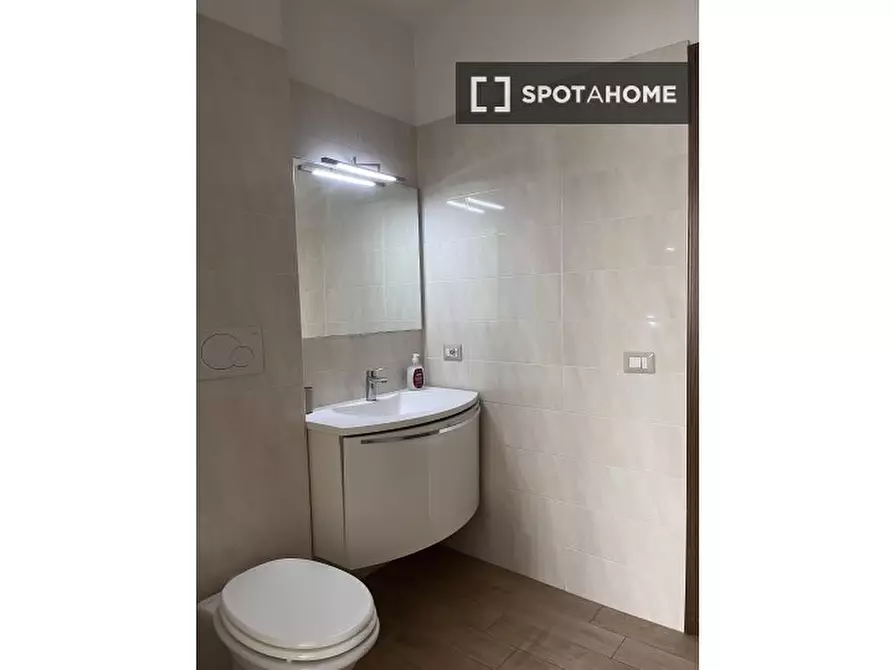 Immagine 5 di Camera condivisa in affitto  in Viale Londra a Roma