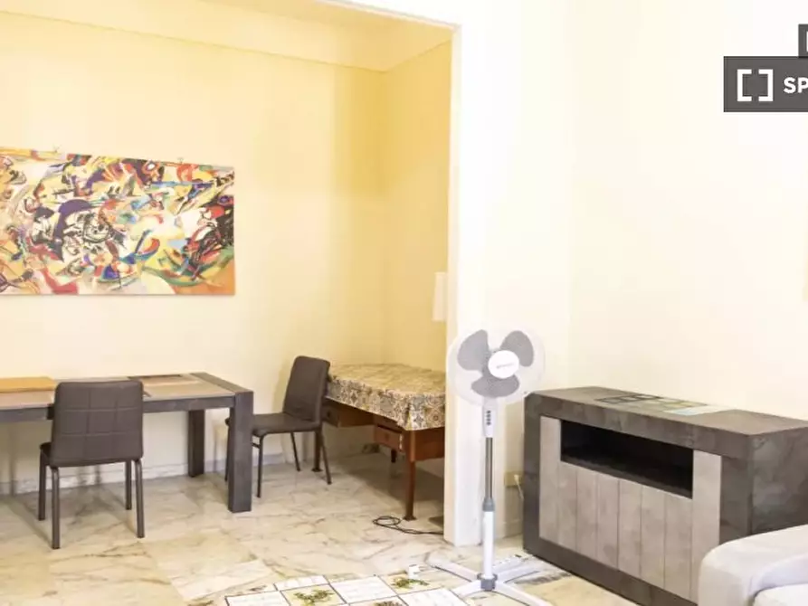 Immagine 3 di Camera condivisa in affitto  in via Carlo Emanuele a Roma