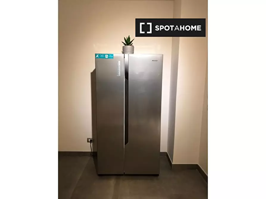 Immagine 8 di Camera condivisa in affitto  in Via Pasquale Frustaci a Napoli