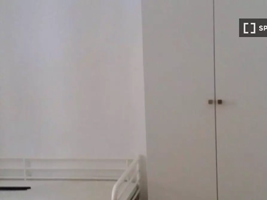 Immagine 6 di Camera condivisa in affitto  in Piazzetta Luigi Settembrini a Napoli