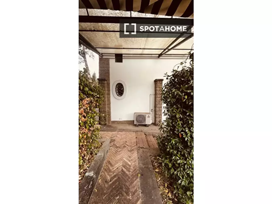 Immagine 12 di Camera condivisa in affitto  in Via della Camilluccia a Roma