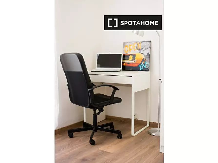 Immagine 1 di Camera condivisa in affitto  in Via Filippo Juvarra a Torino