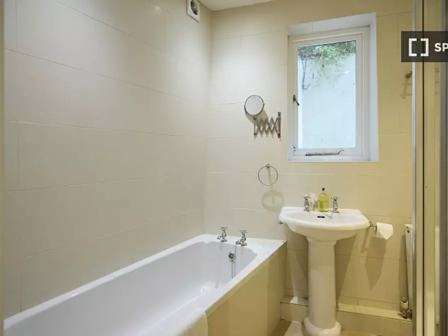Immagine 15 di Appartamento in affitto  in Albion St a Paddington
