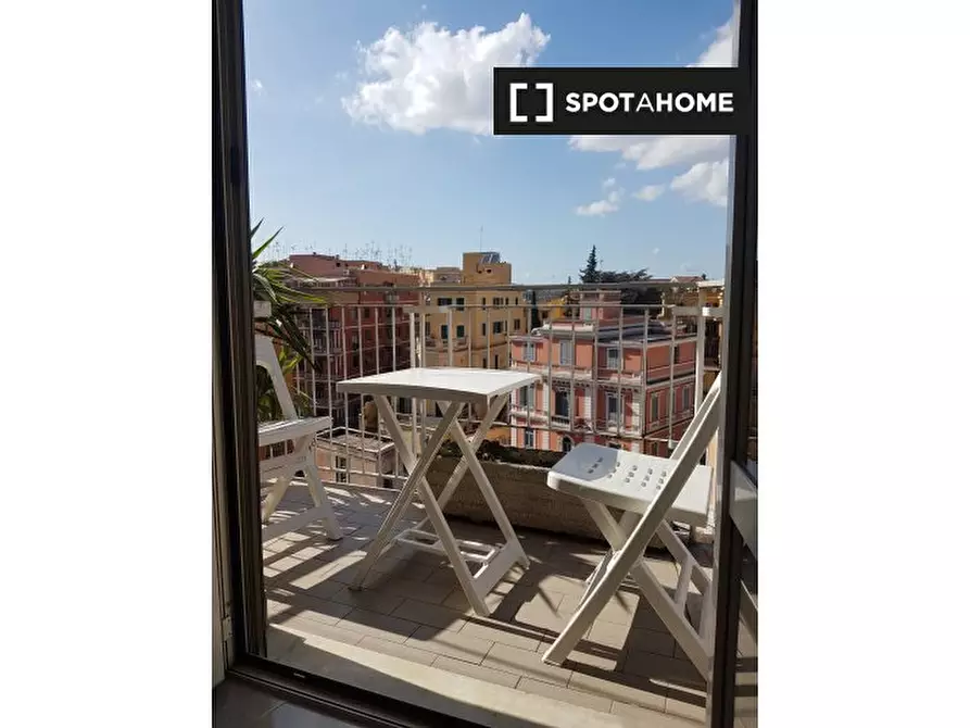 Immagine 3 di Camera condivisa in affitto  in Via Alba, 00182 Roma RM, Italy a Roma