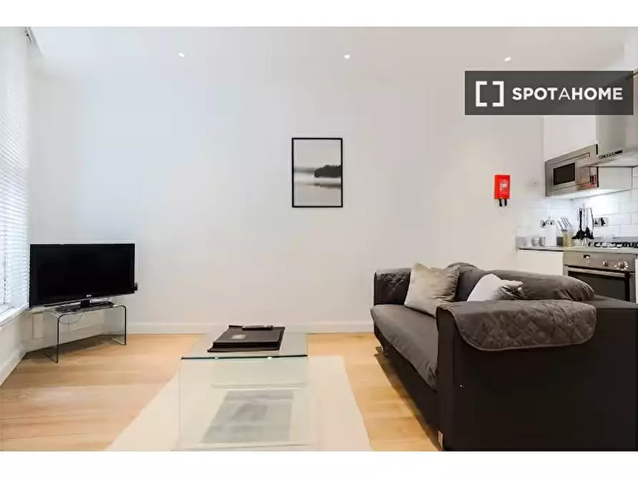 Immagine 14 di Appartamento in affitto  in Chandos Pl a 
