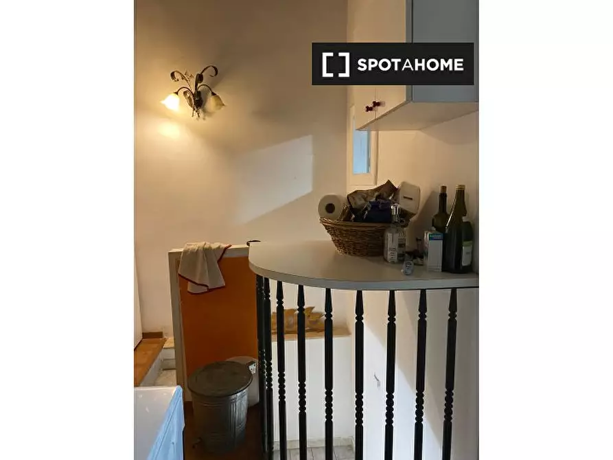 Immagine 10 di Camera condivisa in affitto  in Via Cedronio a Napoli