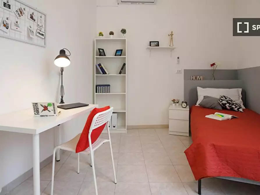 Immagine 2 di Camera condivisa in affitto  in Vico Noce a Napoli