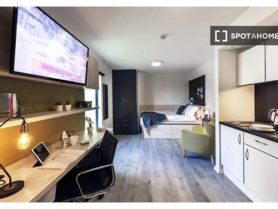 Immagine 3 di Residence in affitto  in Portal Way a Ealing