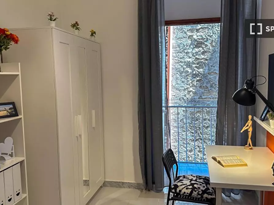 Immagine 4 di Camera condivisa in affitto  in Vico Sedil Capuano a Napoli