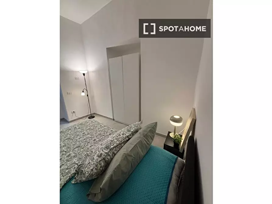 Immagine 17 di Camera condivisa in affitto  in P.za Cavour a Napoli