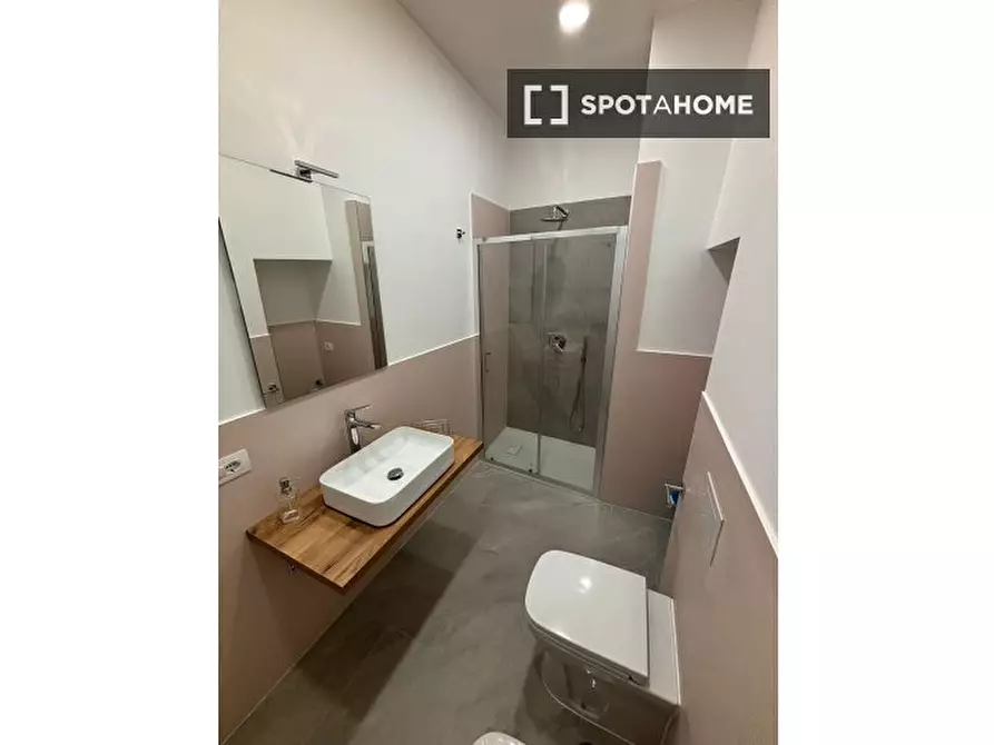 Immagine 6 di Camera condivisa in affitto  in P.za Cavour a Napoli