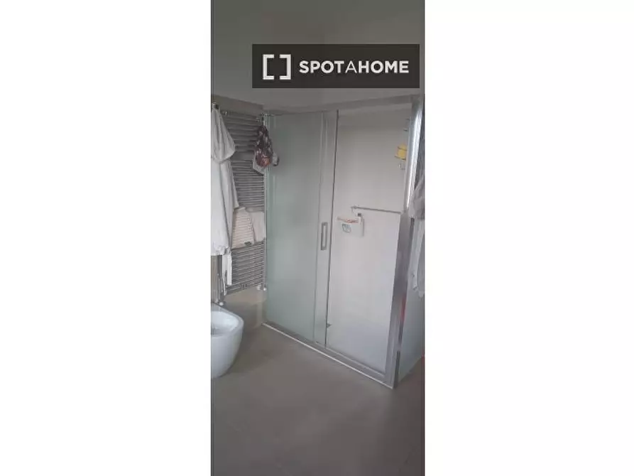 Immagine 9 di Camera condivisa in affitto  in Piazza Eschilo a Roma