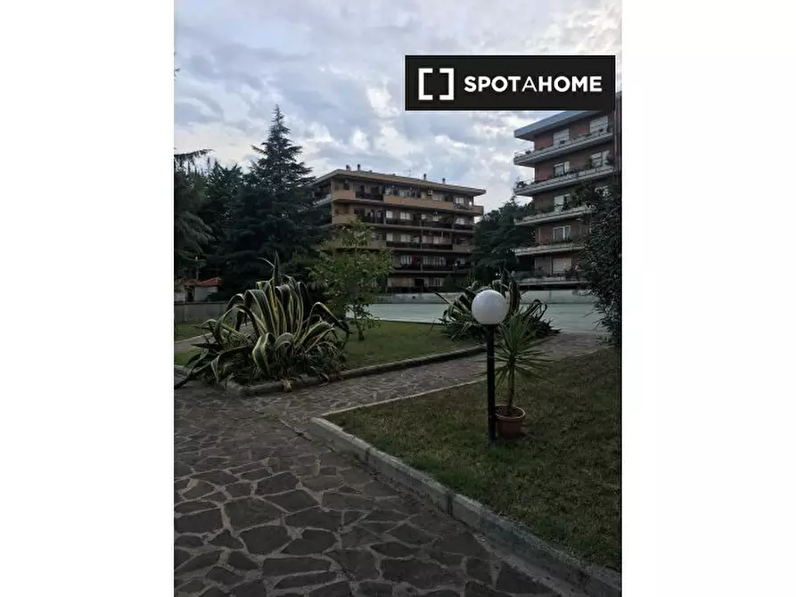 Immagine 16 di Appartamento in affitto  in Via Massimo Meliconi, 00128 Roma RM, Italy a Roma