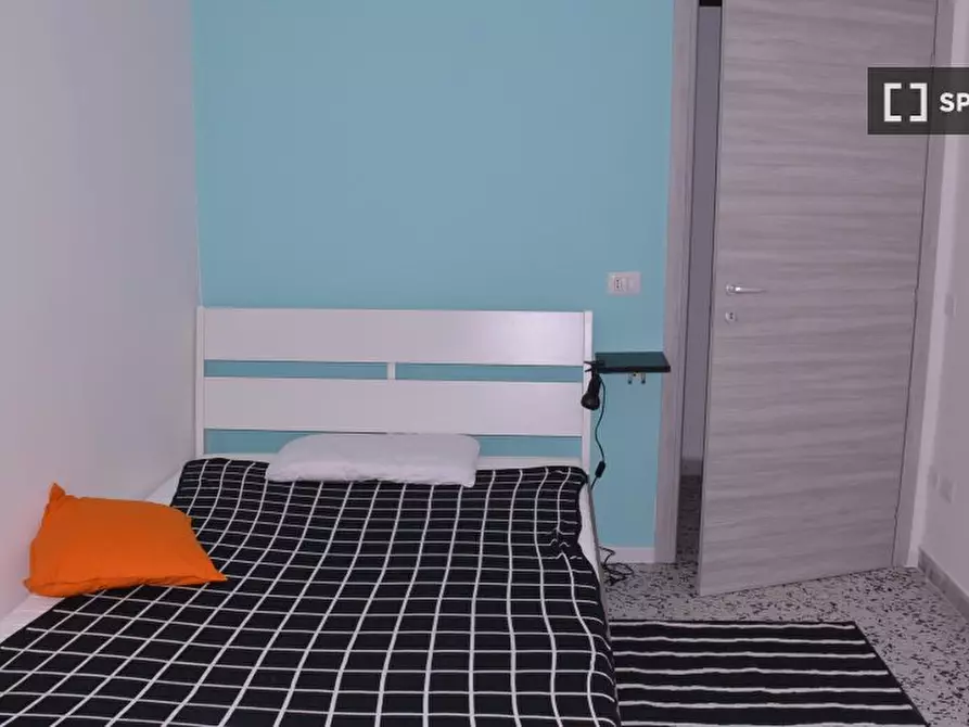 Immagine 2 di Camera condivisa in affitto  in Via dei Giudicati n a Cagliari