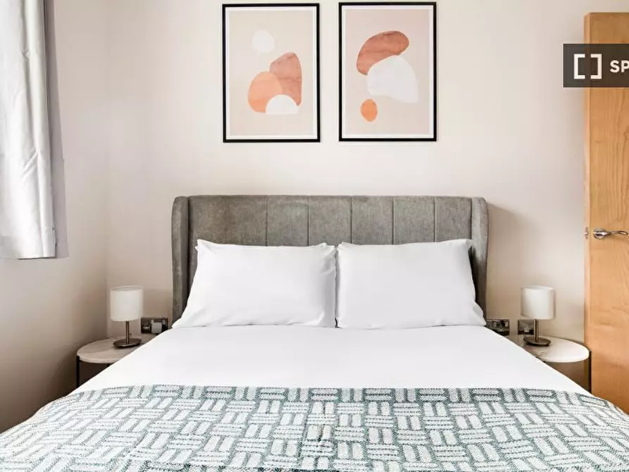 Immagine 12 di Appartamento in affitto  in Battersea Park Rd a Lambeth