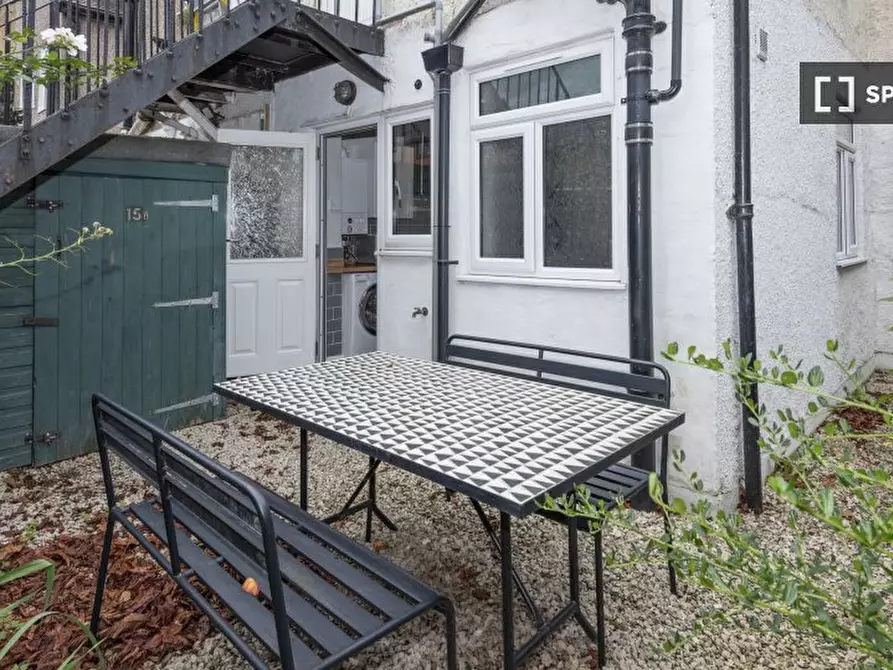 Immagine 15 di Appartamento in affitto  in Kimble Rd a Merton