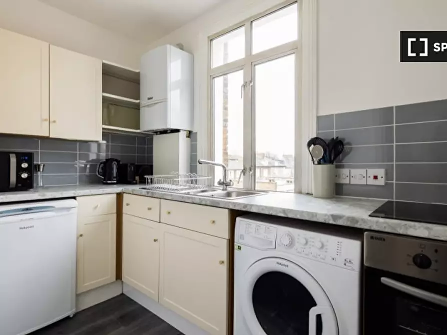 Immagine 6 di Appartamento in affitto  in Goldhawk Rd a Hammersmith