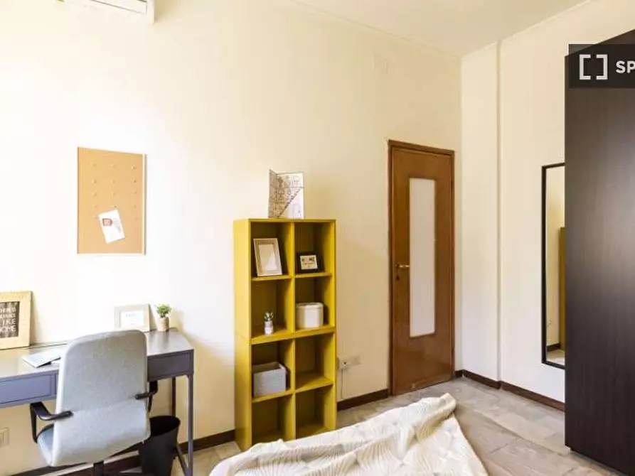 Immagine 6 di Camera condivisa in affitto  in VIALE LUCANIA a Milano