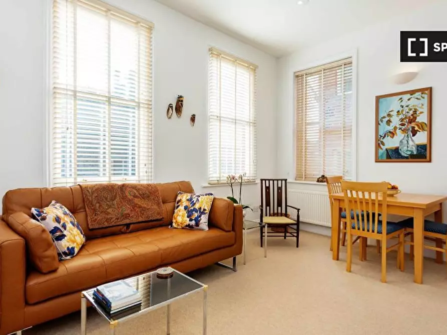 Immagine 2 di Appartamento in affitto  in Rosslyn Hill a Camden Town