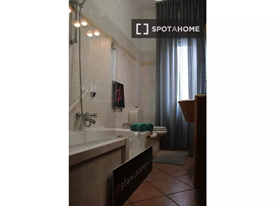 Immagine 11 di Camera condivisa in affitto  in Ambaraga a Brescia