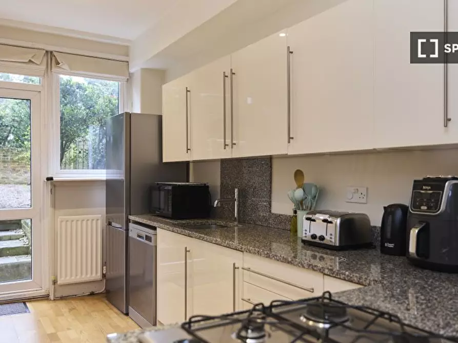 Immagine 15 di Appartamento in affitto  in Sinclair Rd a Hammersmith