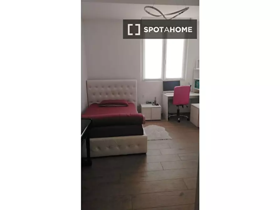 Immagine 1 di Camera condivisa in affitto  in Via Antonio Gramsci a Settimo Milanese