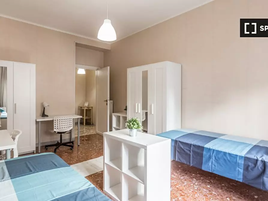 Immagine 6 di Camera condivisa in affitto  in Via Statilio Ottato a Roma