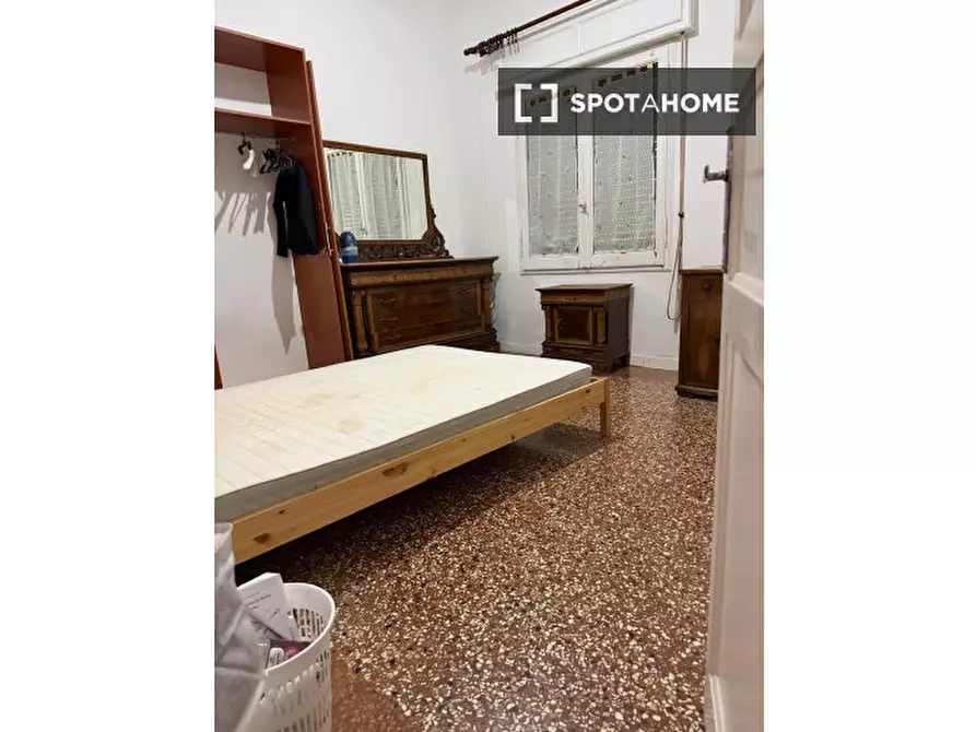 Immagine 1 di Camera condivisa in affitto  in Via Francesco Rocchi a Bologna