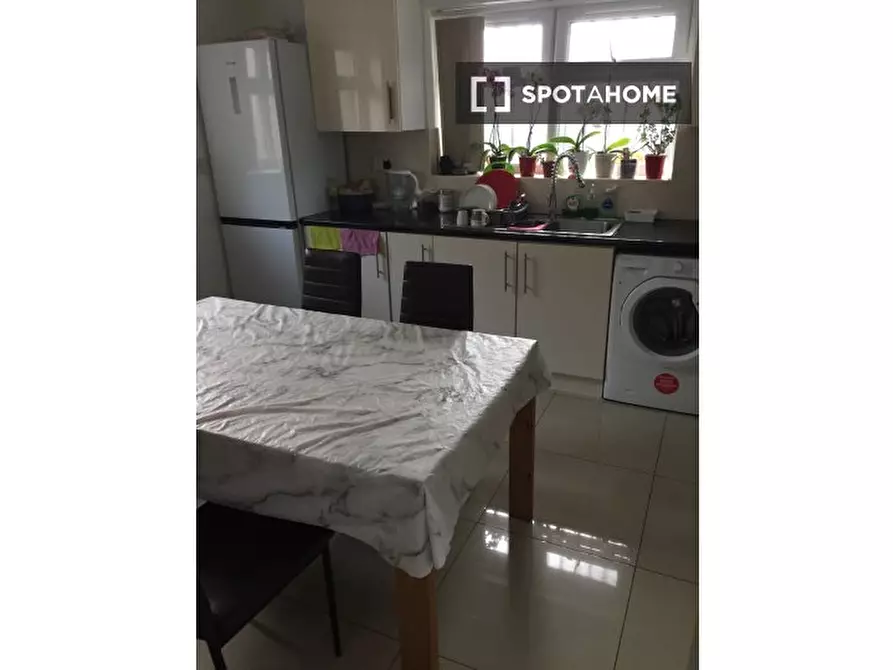 Immagine 8 di Camera condivisa in affitto  in Vicarage Ln a Stratford