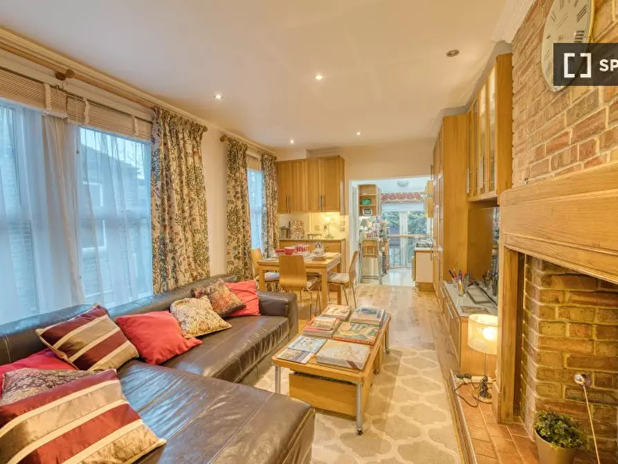 Immagine 5 di Appartamento in affitto  in Spruce Hills Rd a Walthamstow