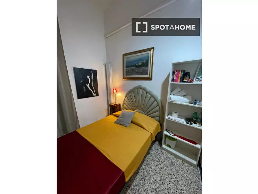 Immagine 4 di Camera condivisa in affitto  in Vico Latilla a Napoli