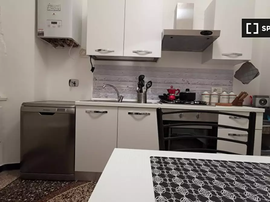 Immagine 18 di Camera condivisa in affitto  in Via Venezia a Genova