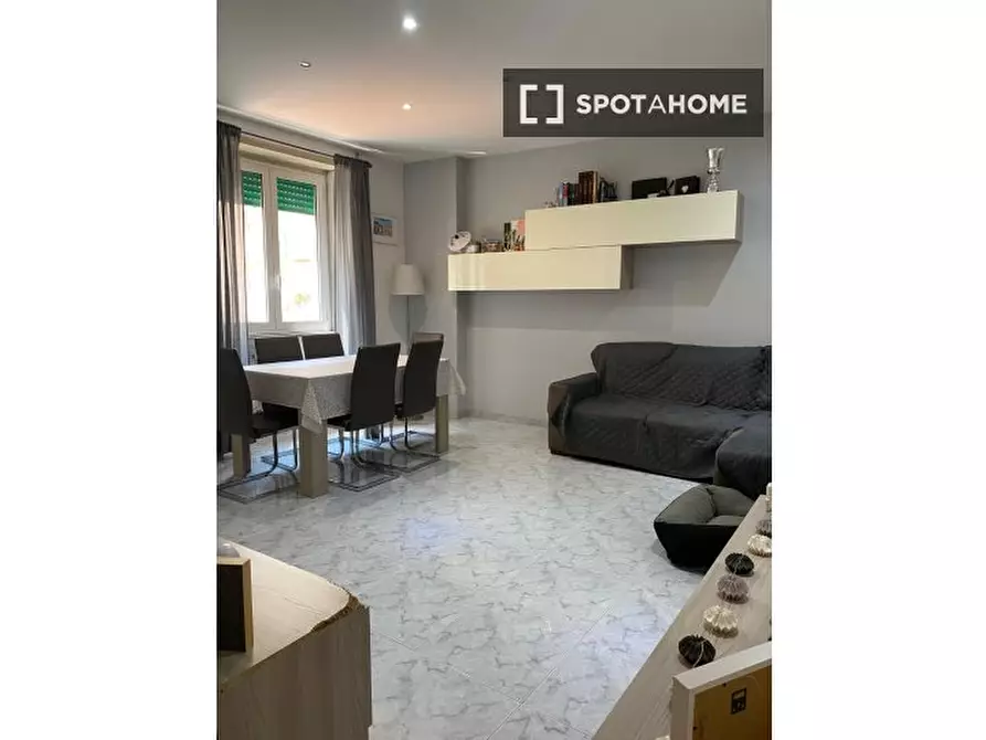 Immagine 3 di Appartamento in affitto  in Via Gian Luca Squarcialupo a Roma