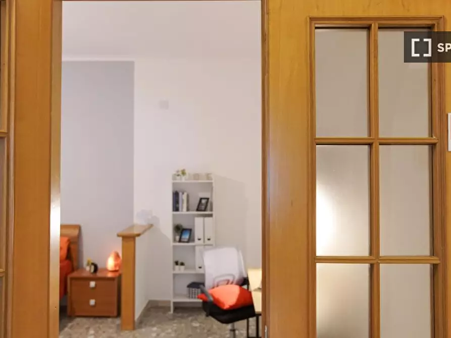 Immagine 1 di Camera condivisa in affitto  in Bognar a Pozzuoli