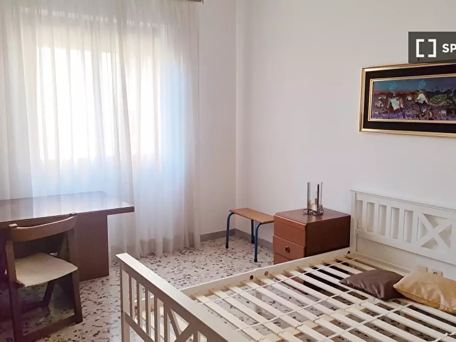 Immagine 1 di Camera condivisa in affitto  in Via Giuseppe Valmarana a Roma