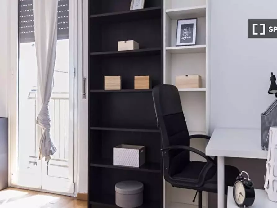 Immagine 2 di Camera condivisa in affitto  in Via Volterra a Milano