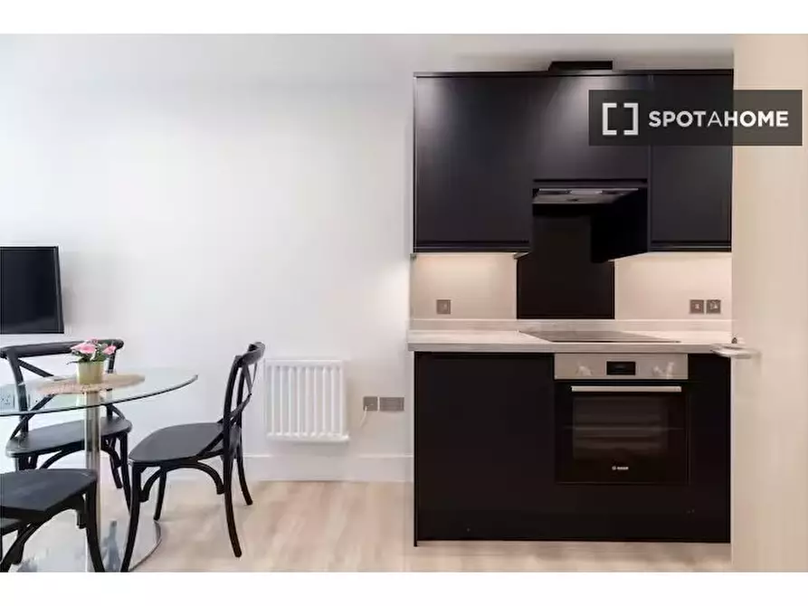 Immagine 10 di Appartamento in affitto  in High St a Ealing