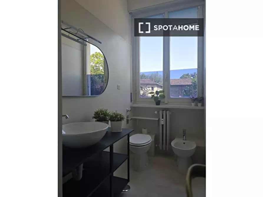 Immagine 8 di Camera condivisa in affitto  in Viale Francesco Restelli a Milano