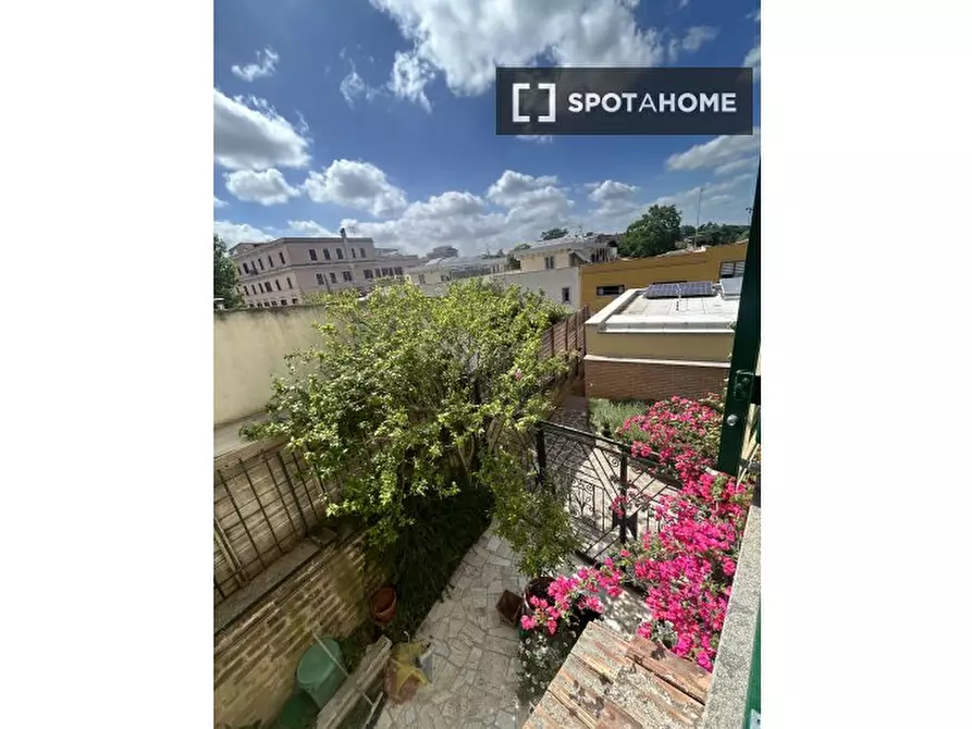 Immagine 2 di Camera condivisa in affitto  in Via dei Sabelli a Roma