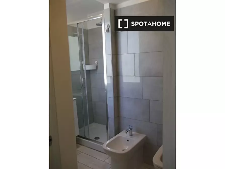 Immagine 12 di Camera condivisa in affitto  in Via Domenico Quaranta a Napoli