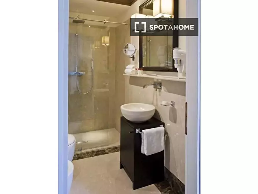 Immagine 2 di Camera condivisa in affitto  in Via dei Brunelleschi a Firenze