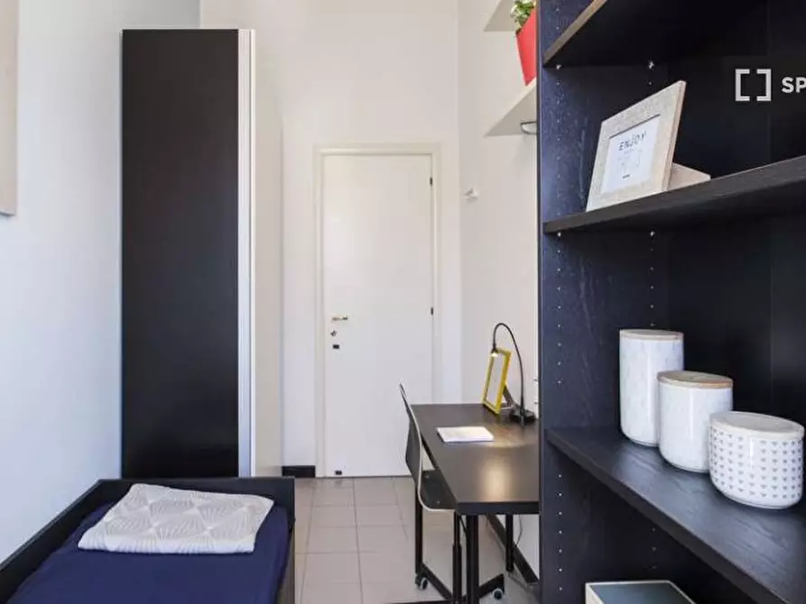 Immagine 4 di Camera condivisa in affitto  in Viale Emilio Caldara a Milano